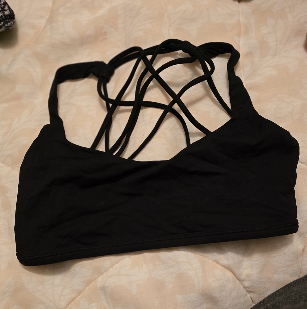 Black lulu sports bra size 6